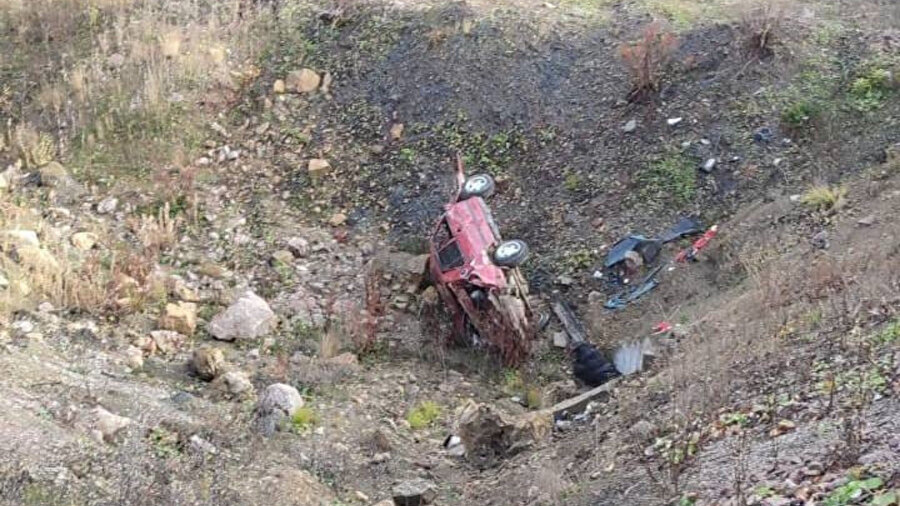 Sinop’ta kontrolden çıkan otomobil uçuruma yuvarlandı: Bir ölü