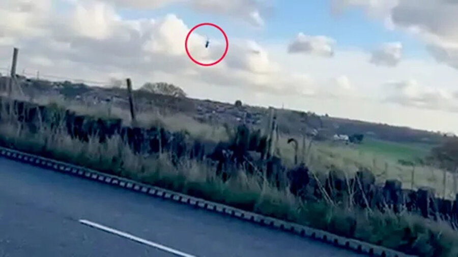 Bir gyrocopter, propellerin havai çarpışması nedeniyle zorunlu iniş yapmak zorunda kaldı