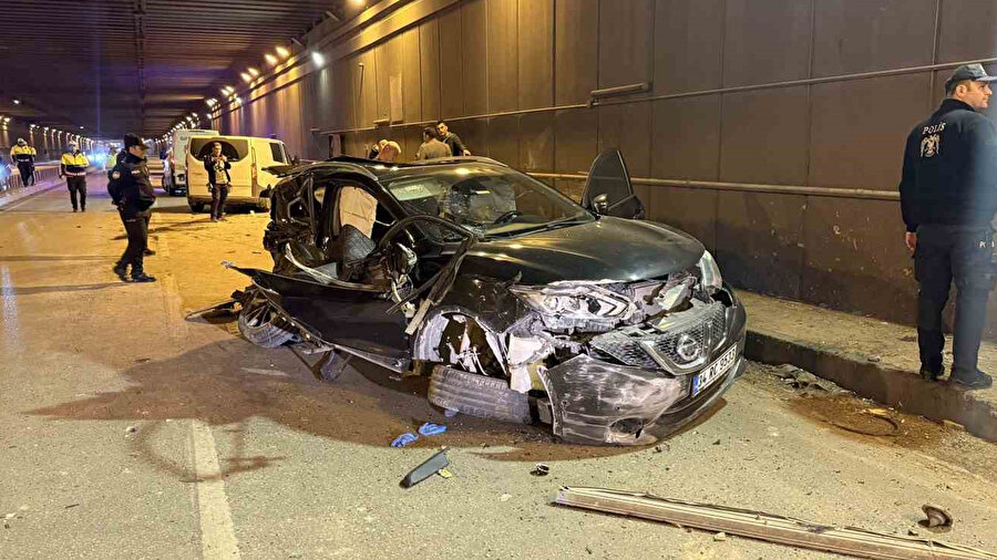 ​Adana'da korkunç kaza: Kafa kafaya çarpıştılar İki ölü, bir yaralı var