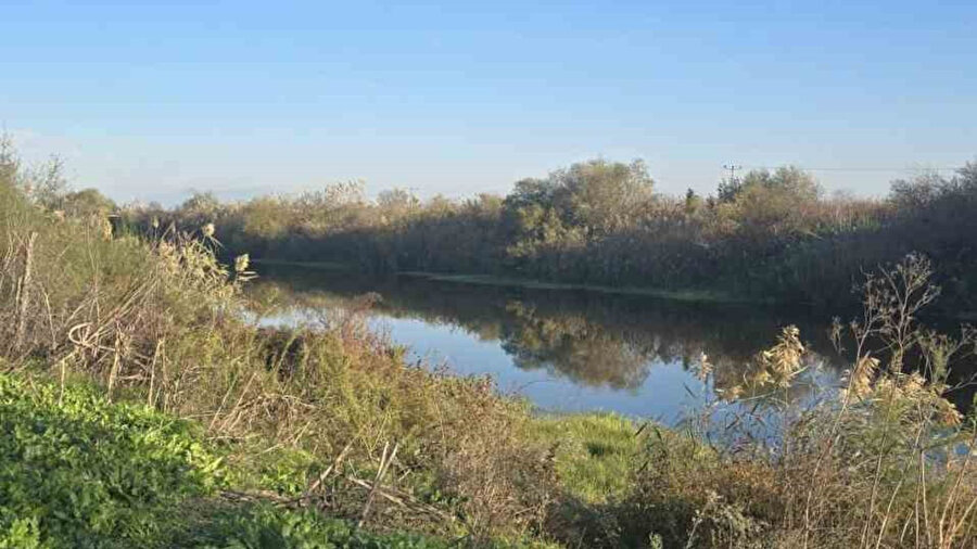 Bursa Karacabey’de dere kenarında oyun oynayan çocuklardan 10 yaşındaki Hızır Ali, suya girerken dengesini kaybedip akıntıya kapıldı.