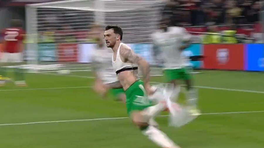 ​Dünya Kupası play-off’una son saniyede kaldılar: İrlanda - Macaristan maçında inanılmaz gol​