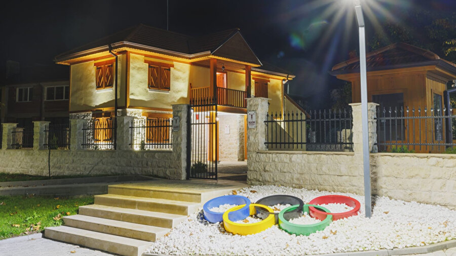 Türk spor tarihinin efsanesi Naim Süleymanoğlu’nun Mestanlı’daki evi, Kültür ve Turizm Bakanlığı ile TİKA iş birliğiyle müzeye dönüştürüldü.