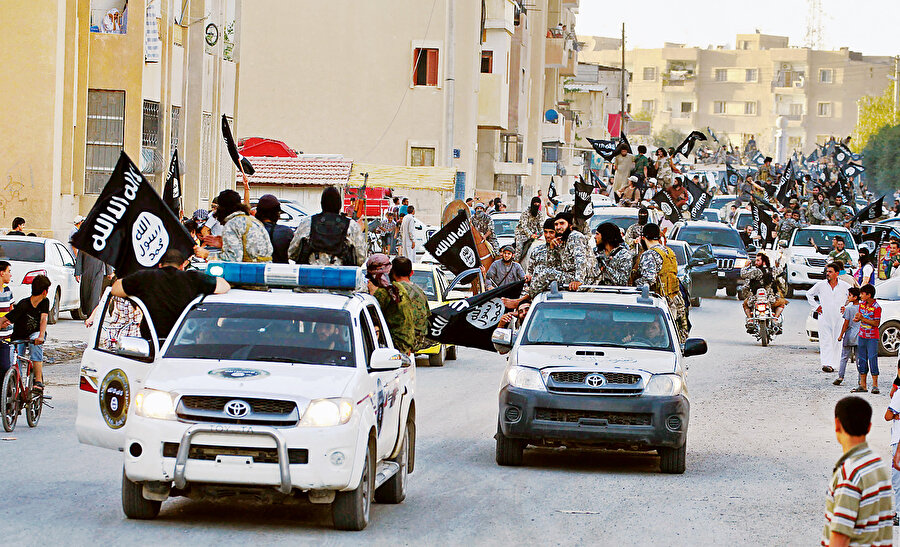 IŞİD, rolünü Suriye iç savaşıyla sınırlamadı. Bölgesel ve küresel bir tehdide dönüştü.