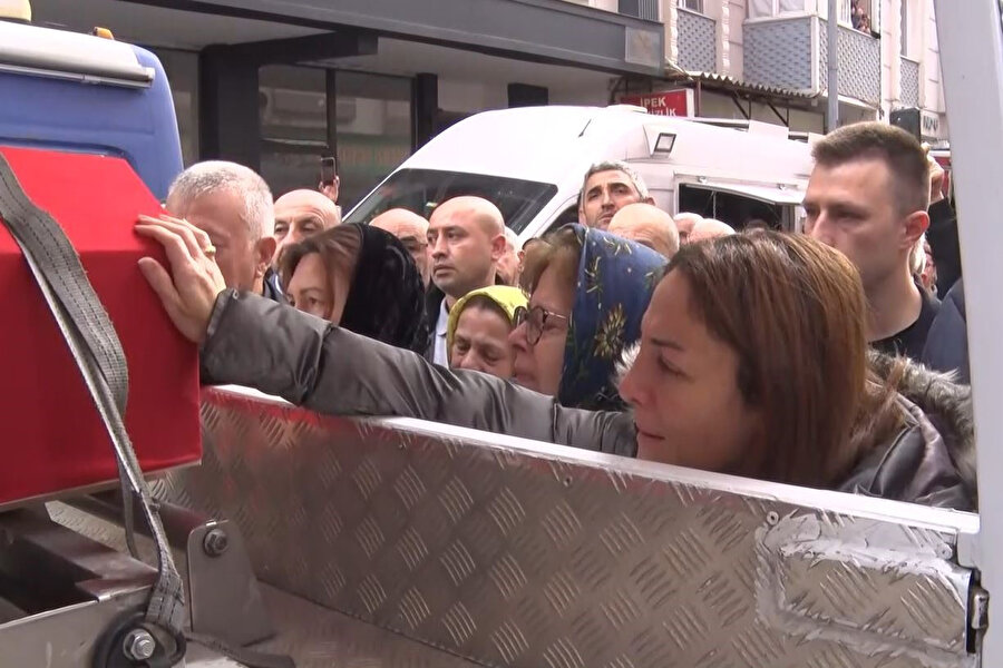 Şehit Pilot Hasan Bahar'ın naaşı helallik için evinin önüne getirildi