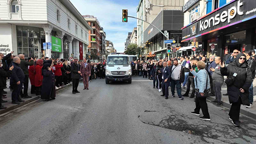 Şehit Pilot Hasan Bahar'ın naaşı helallik için evinin önüne getirildi