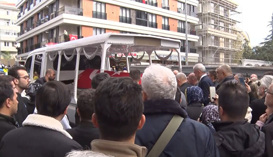 Şehit Pilot Hasan Bahar'ın naaşı helallik için evinin önüne getirildi