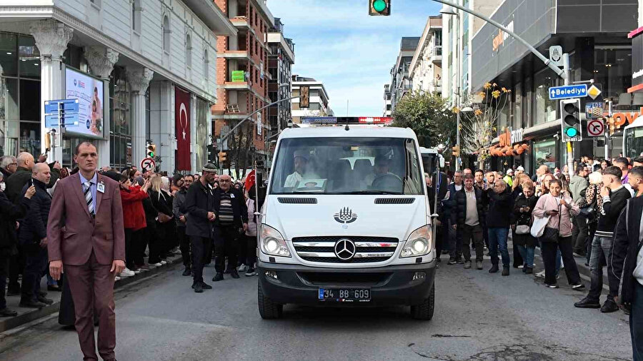 Şehit Pilot Hasan Bahar'ın naaşı helallik için evinin önüne getirildi