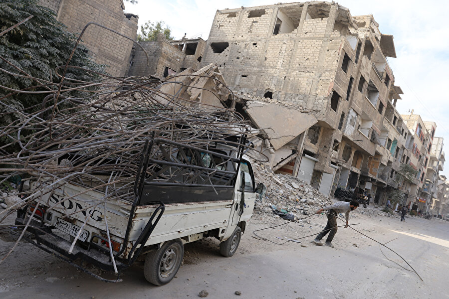 Suriyeliler, tuğla tuğla hayata yeniden dönüyorlar.
