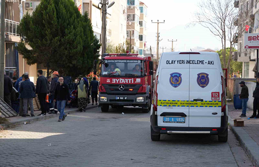 ​Evde çıkan yangın paniğe neden oldu: 3 kişi hastaneye kaldırıldı
