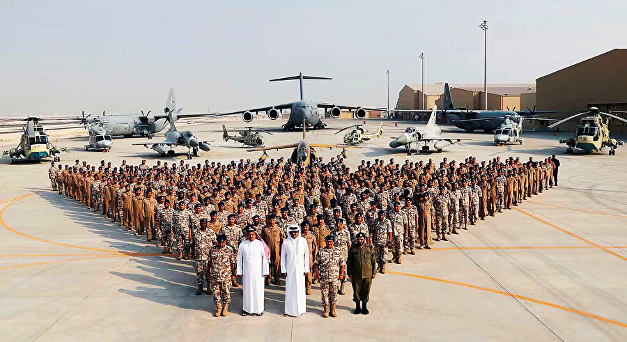 Katar ordusu küçük bir ordu. Global FirePower’a göre 2025 yılı itibarıyla Katar’ın aktif askeri personel sayısı 66 bin 550. Bu rakam şişirme bir rakam değilse ki 2020 yılında aynı rakam sadece 26 bin 500’dü.