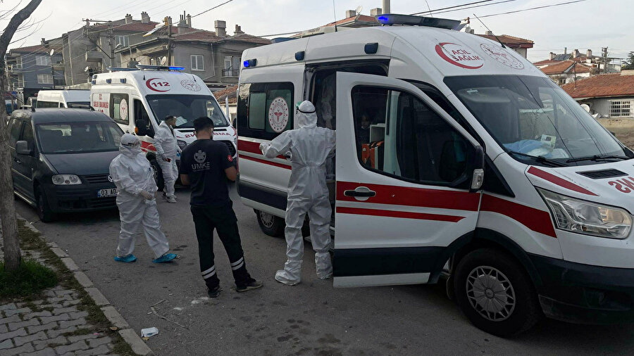 Afyonkarahisar'da zehirlenme vakası: Fenalaşan anne ve üç çocuğu hastaneye kaldırıldı​