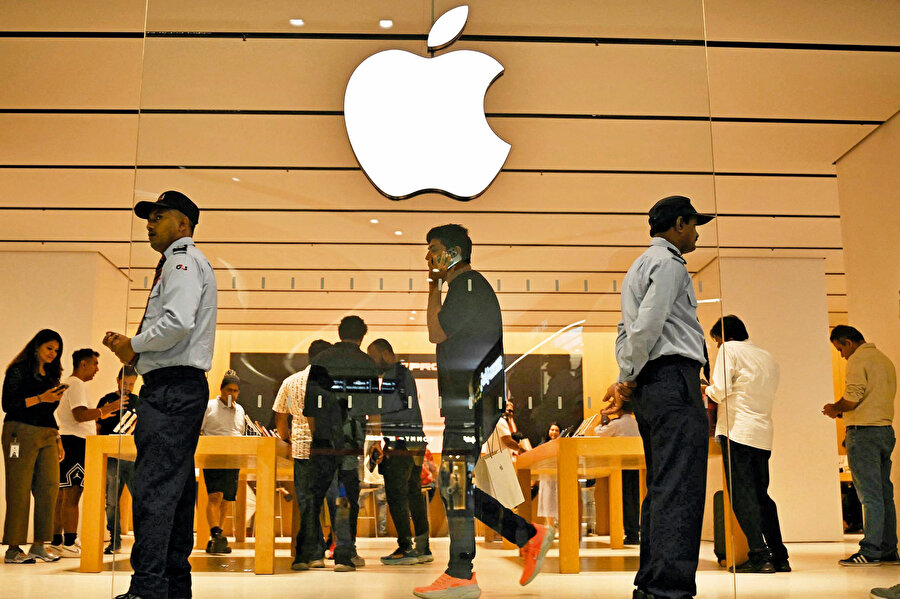 Apple, özel vidalar kullanarak cihazların içini açmayı zorlaştırıyor.