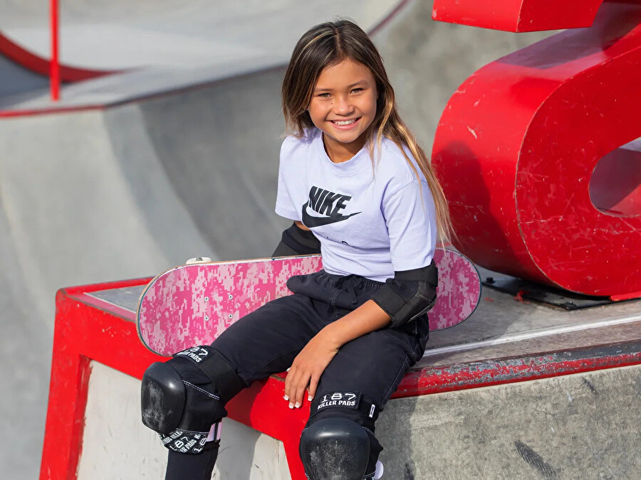 Annesi Mieko Japon, babası Stuart Britanyalıydı.