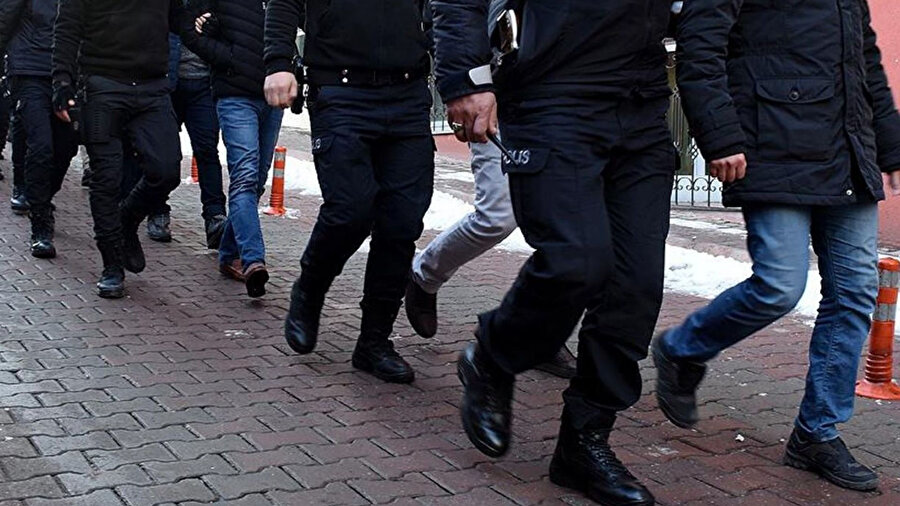 Suç örgütü operasyonunda 20 kişi tutuklandı