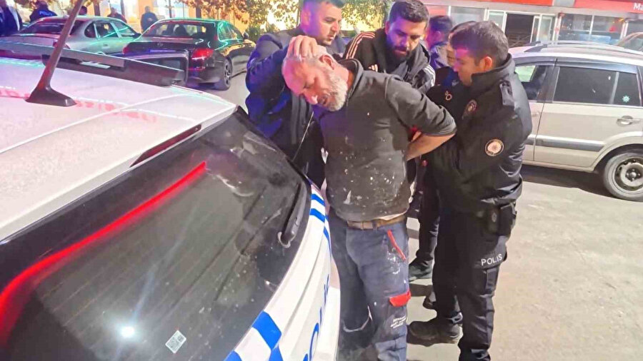 'Gözüm görmüyor neredeyim ben?' dedi, gözünü karakolda açtı