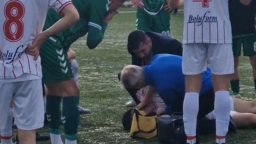 Amatör maçta futbolcu bilincini kaybetti