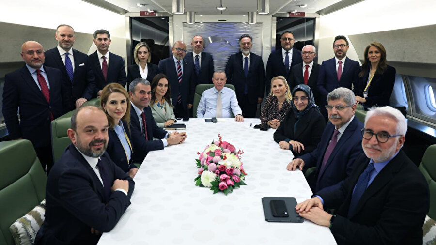 Erdoğan, Güney Afrika Cumhuriyeti ziyareti sonrası uçakta gazetecilerin sorularına yanıt verdi