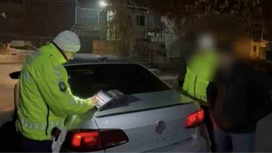 ​Öğrenci yurdunun önünde drift yaptı: 46 bin lira ceza aldı, ehliyetine el konuldu