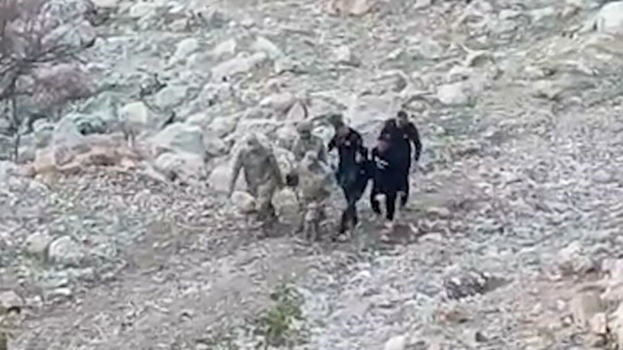 Siirt Eruh’ta araç şarampole devrildi: Biri ağır 4 yaralı