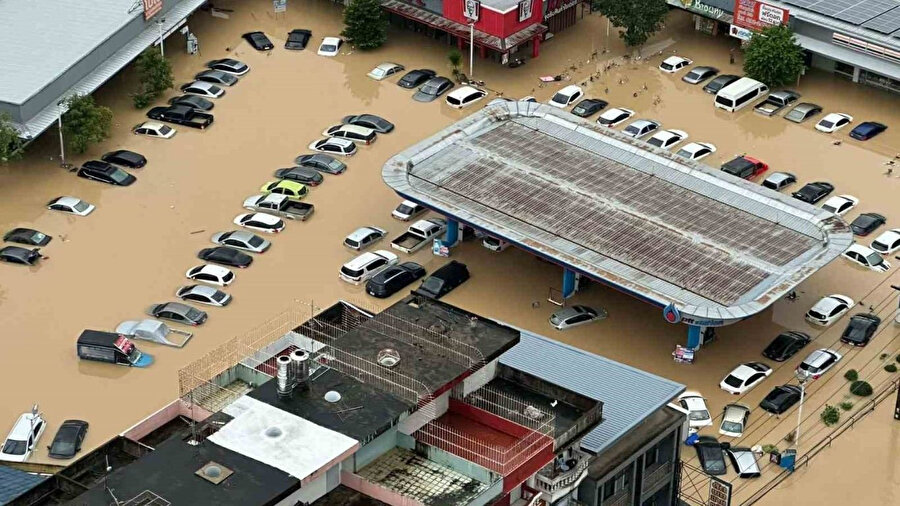 Tayland ve Vietnam’da şiddetli seller can aldı: Ölü sayısı artıyor
​