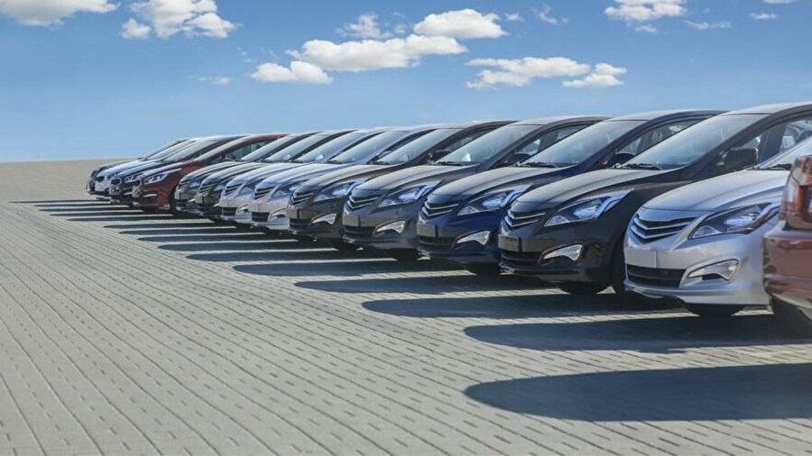 Otomobil piyasasında reel düşüş: Elektrikli ve hibritte kayıp büyüyor