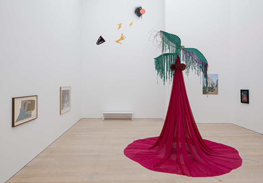 “Kadife Bakış” - Nilbar Güreş