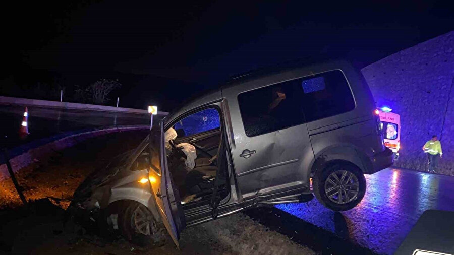 Osmaniye’de kaygan yolda kaza: Hafif ticari araç çarptı, iki yaralı