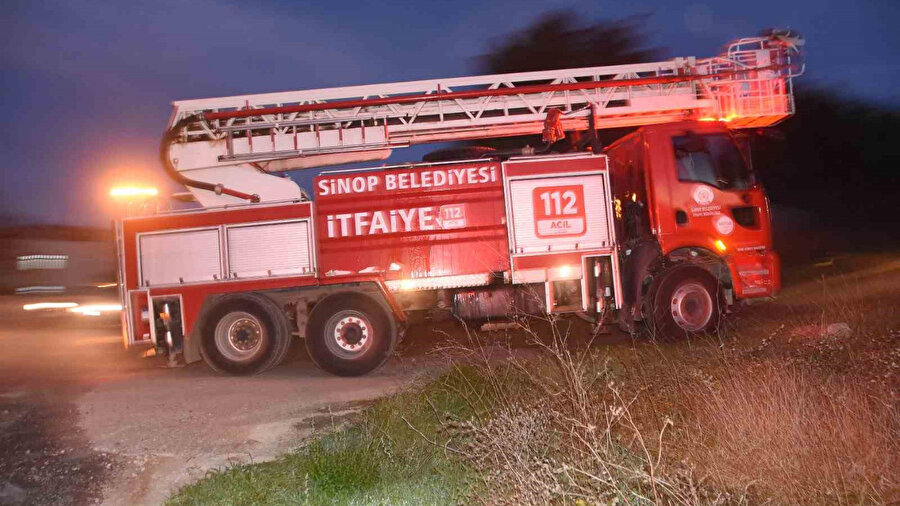 ​Sinop'ta yangın alarmı: Bahçe kablolarını yaktı, ekipler alarma geçti