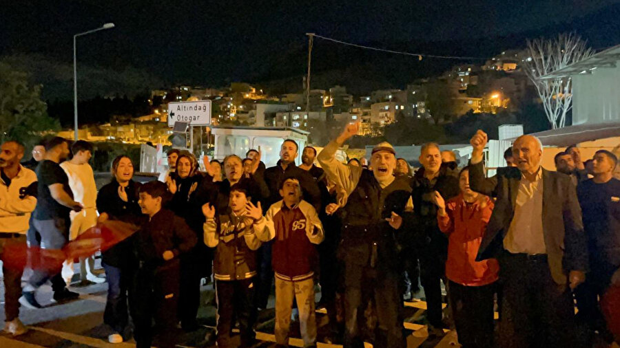 ​İzmir’de tünel çalışması mahalleyi sarstı: Evlerde çatlaklar oluştu