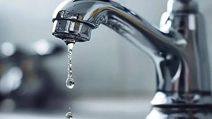 Ankara’da sık sık kesilen su vatandaşları çileden çıkardı.