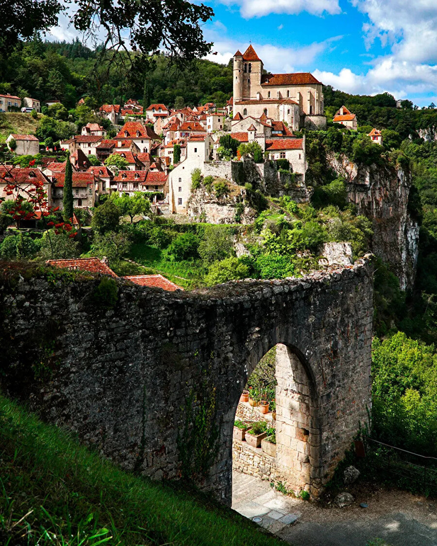 Fransa'nın en büyüleyici köylerinden biri: Saint-Cirq-Lapopie 📍