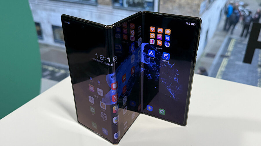 Samsung üçe katlanır