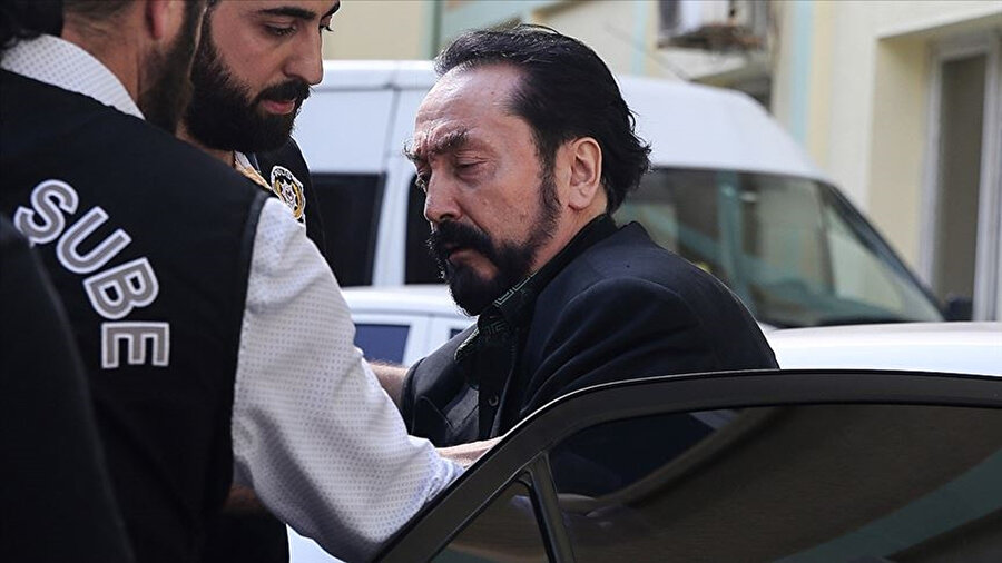 ​450 hesap ve internet sitesi kapatıldı: İstanbul'da Adnan Oktar soruşturması