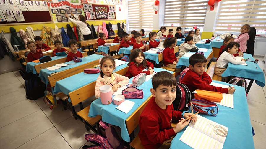 Sömestr Tatili Ne Zaman? Gözler MEB Takvimine Çevrildi: İşte 2026 İkinci Ara Tatil Tarihleri