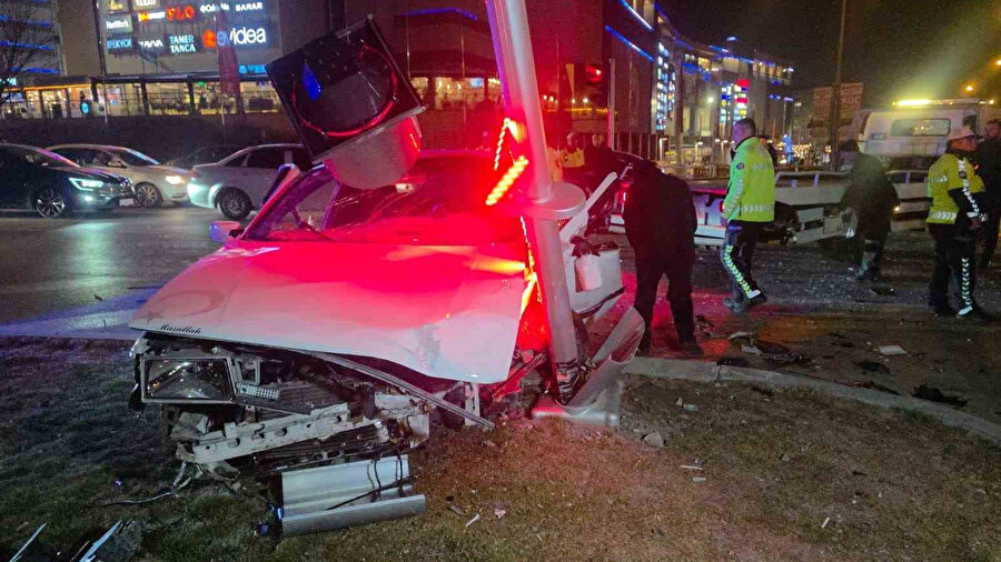 Erzurum’da polis kaçışında feci kaza: Yaralılar var