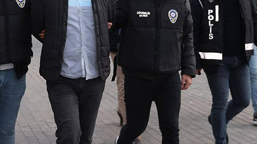 Ankara'da kendisini polis olarak tanıtıp dolandırıcılık yapan şüpheli tutuklandı.