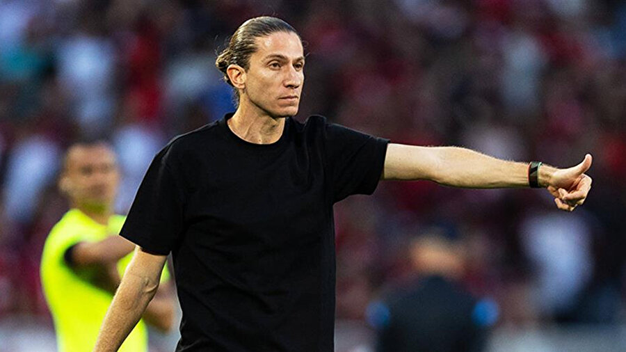 1.5 yıl önce teknik direktörlüğe başladı: Kazandığı kupa sayısı dikkat çekti