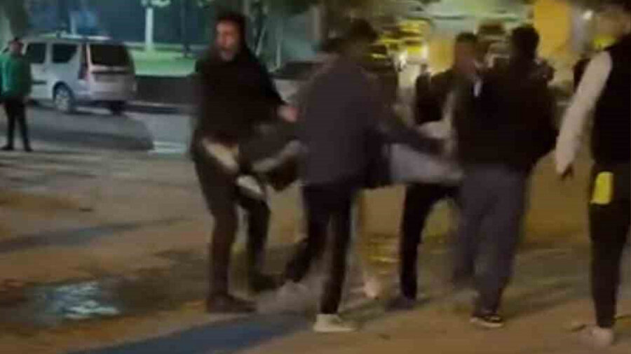 Şanlıurfa'da iki grup birbirine girdi: Taşlı sopalı kavgada üç yaralı