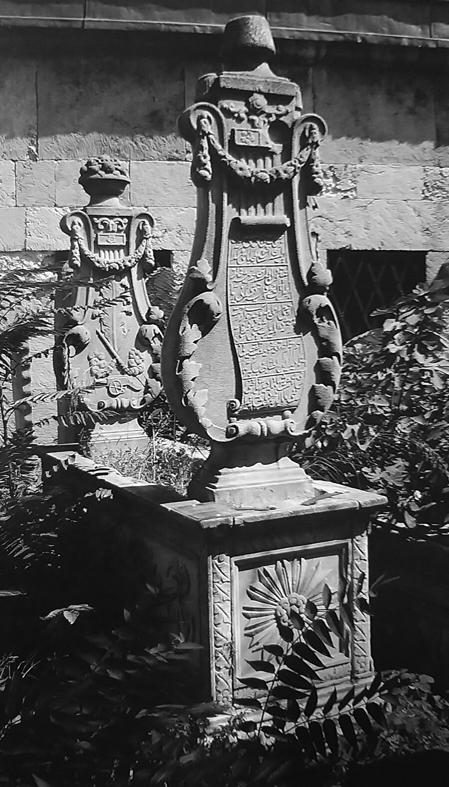 Ahmed Râtib Paşa’nın Babası Mahmud Paşa'nın Eyüp’teki Mihrişah Sultan haziresindeki mezarı.