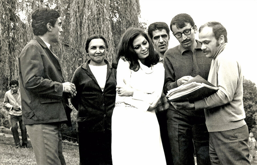 Yücel Çakmaklı sineması bir dönemin ruhunu anlatmakla kalmıyor, aynı zamanda Türk Sineması’nın kimlik arayışına da ayna tutuyor.