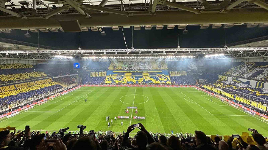 ​Fenerbahçe tribünlerinden Galatasaray derbisine özel koreografi