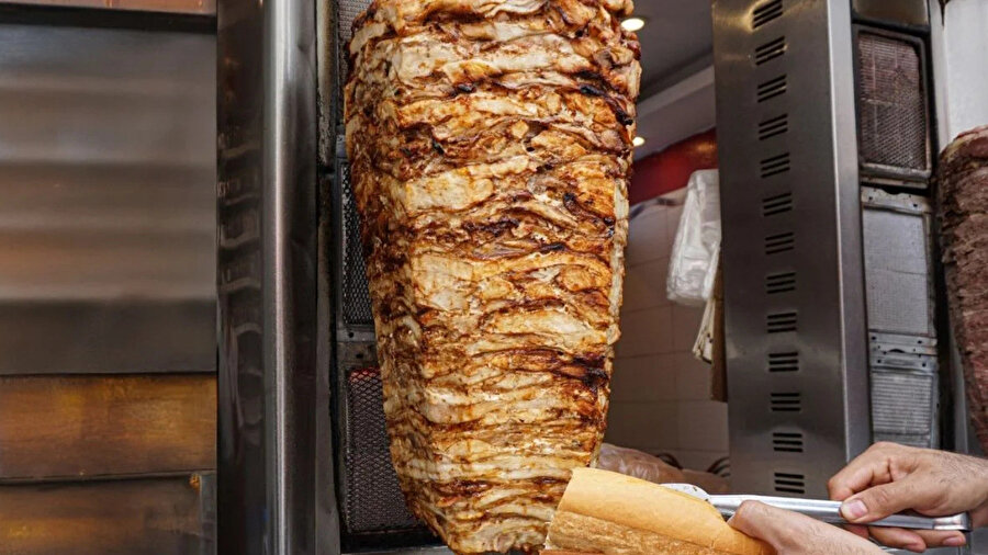 Niğde'de okul çıkışı zehirlenme şüphesi: Tavuk döner yiyen üç öğrenci hastanelik oldu