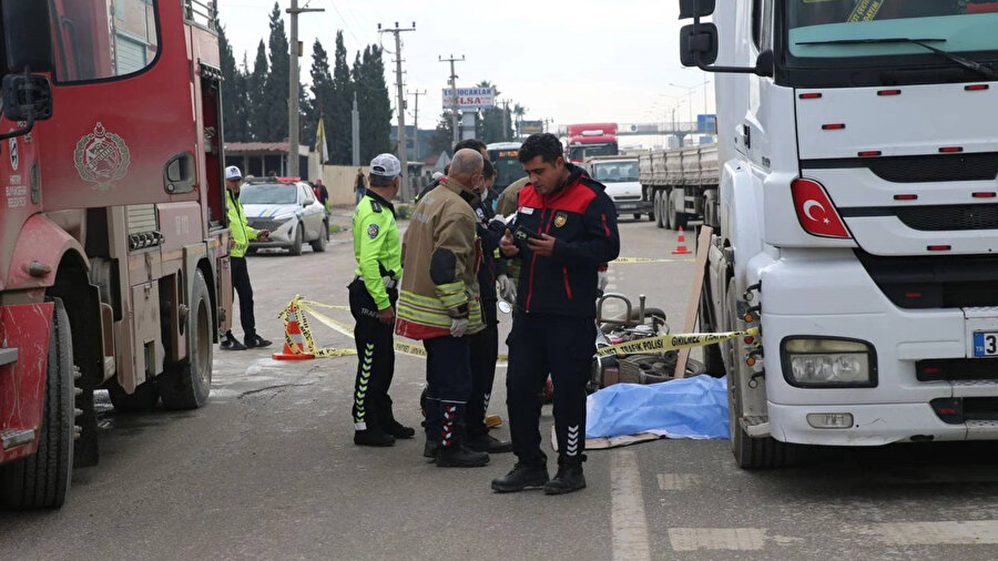 Tır ile çarpışan motosikletteki anne ve 2 aylık bebeği öldü.