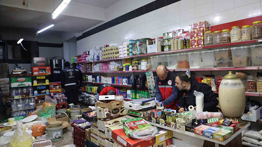 Kilis'te mide bulandıran baskın: İmalathaneden ölü fareler topladılar; işte o anlar