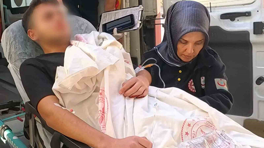 Aksaray'da kanlı çocuk kavgası: Arkadaşını sokak ortasında bıçakladı