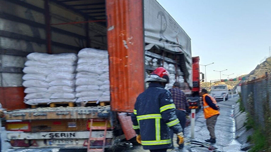 Osmaniye'de soya yüklü tır alev aldı: Facianın eşiğinden dönüldü