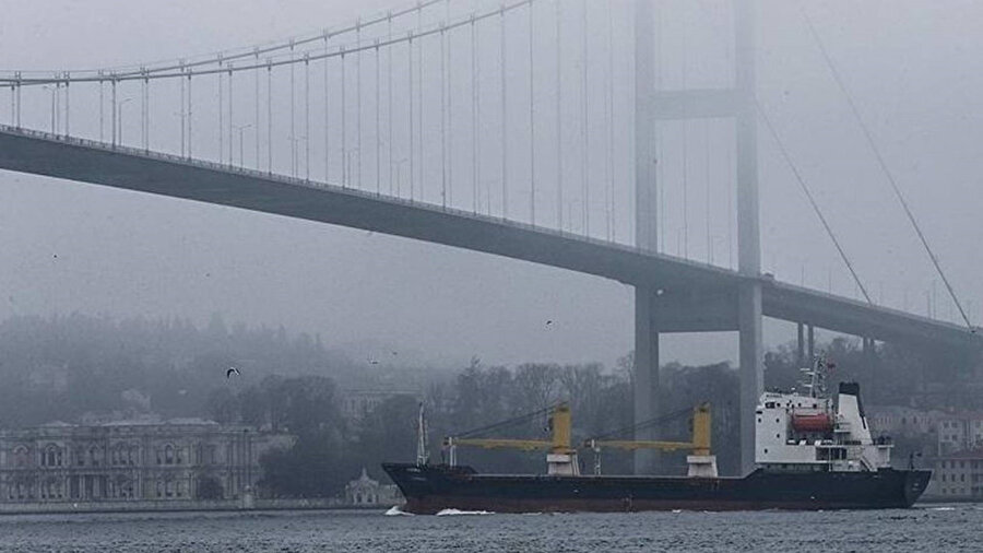 İstanbul Boğazı sis nedeniyle gemi trafiğine kapatıldı.