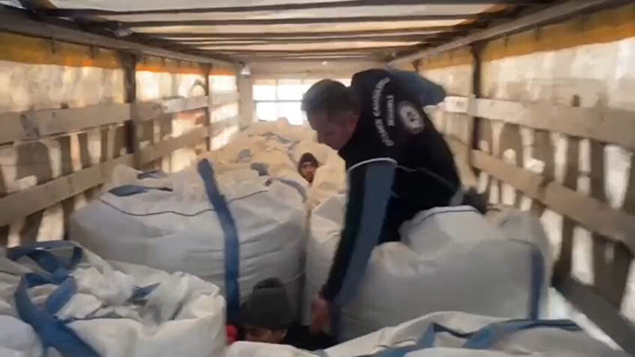 ​Amasya’da TIR’da 13 kaçak göçmen yakalandı