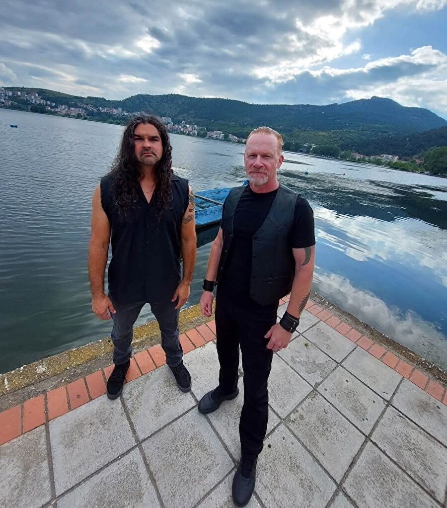 Elton John’a saygı duruşunda bulunmak istedik.