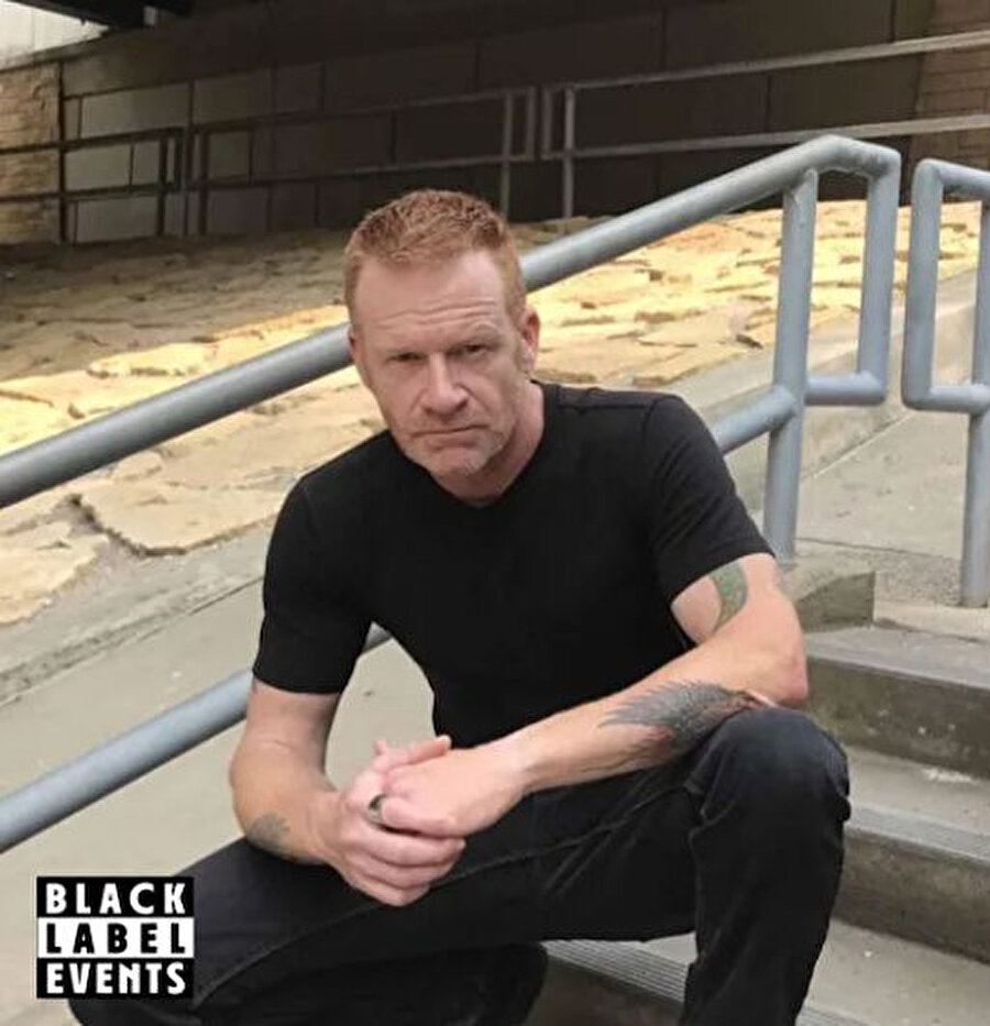 Canlı performanslarımızda binlerce insanın eşliğinde bu şarkıları icra etmek tarifsiz bir duyguydu.